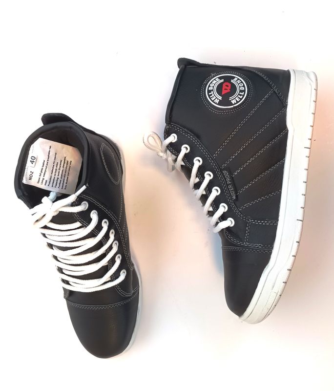 WD 1020 HØYE SNEAKERS I SORT SKINN, VANNTETT